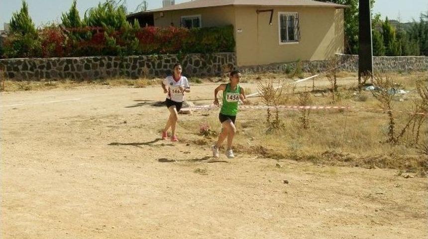 Mardin Atletizm Spor Kul&uuml;b&uuml; G&uuml;m&uuml;ş Madalya Kazandı