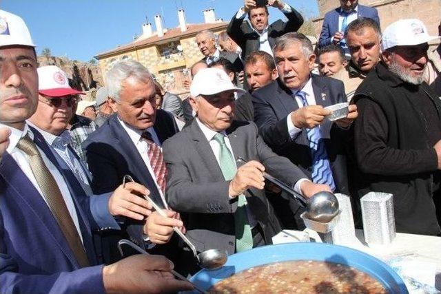 İncesu Belediyesi Ve Muhlise Mehmet Küçükçakmak Hayırseveri Tarafından Yaptırılan Karamustafa Paşa Camii Şadırvanının Açılışı Yapıldı