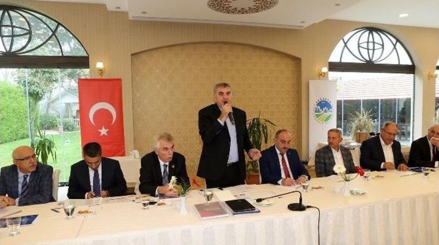 Başkan To&ccedil;oğlu, Adapazarı&rsquo;nda G&ouml;rev Yapan Muhtarlarla Buluştu