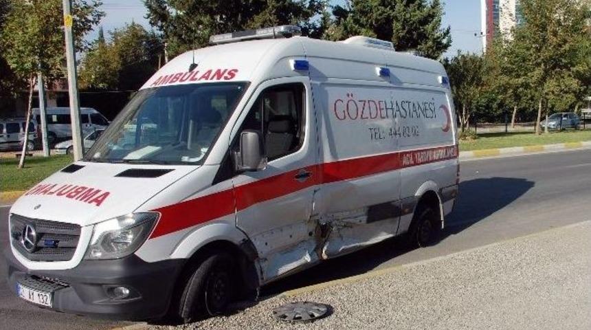 Ambulansla Otomobil &Ccedil;arpıştı