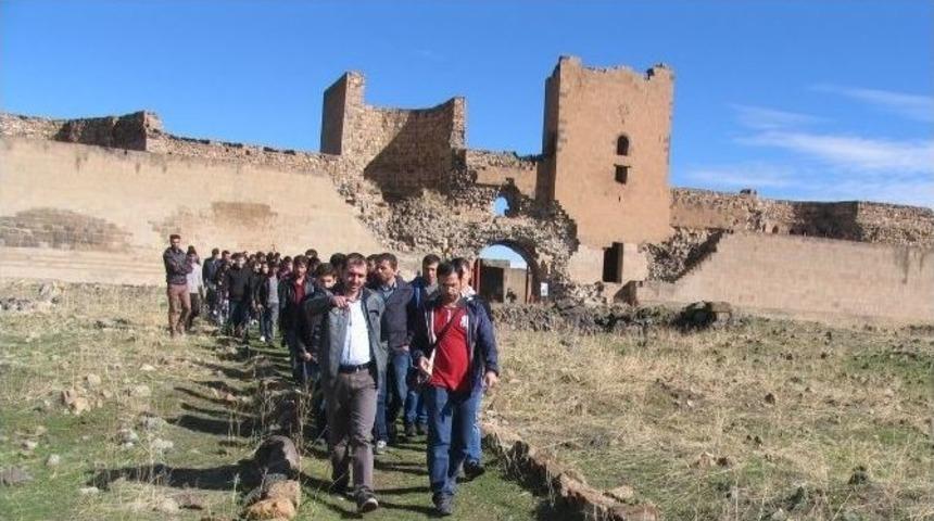 Ka&uuml; &Ouml;ğretim &Uuml;yeleri Ve &Ouml;ğrencileri Ani&rsquo;de