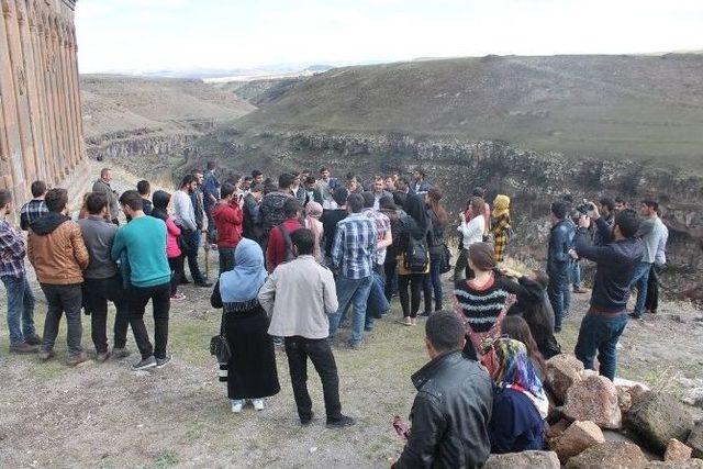 Kaü Öğretim Üyeleri Ve Öğrencileri Ani’de