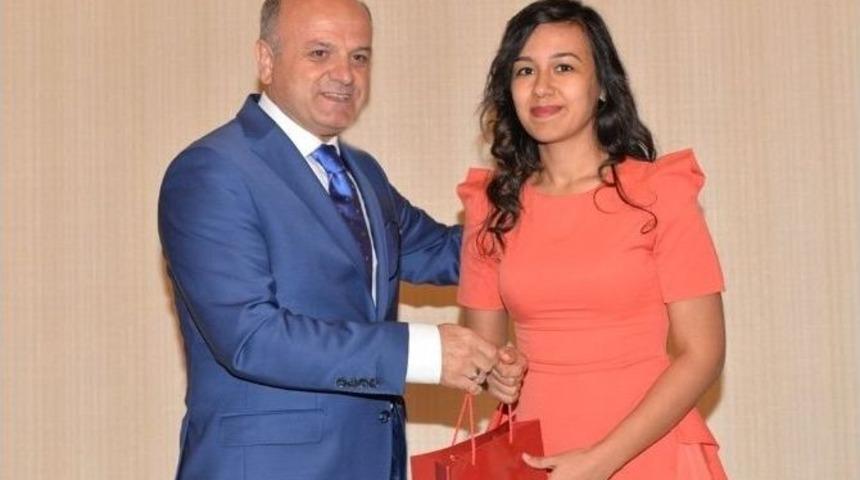 Vali &Ccedil;akacak&rsquo;tan Şehit &Ccedil;ocuklarına Tablet Ve Diz&uuml;st&uuml; Bilgisayar