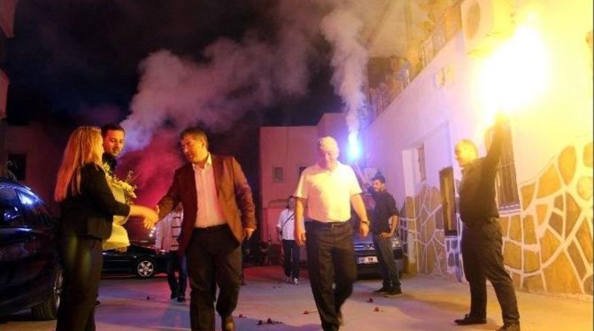 Ak Parti Adayı &Ouml;zt&uuml;rk&rsquo;e Bodrum&rsquo;da Coşkulu Karşılama