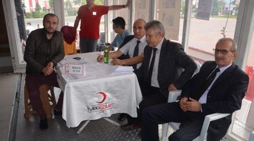 Eğitimcilerden Kızılay&rsquo;a Kan Bağışı