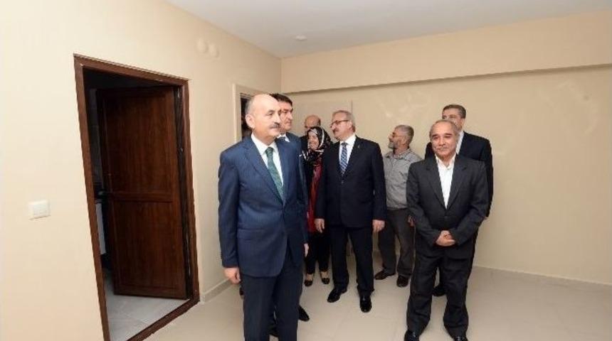 Sakarya Kimsesizler Evi&rsquo;ni Bakan M&uuml;ezzinoğlu A&ccedil;tı