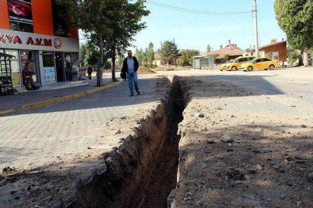 Avanos’ta Su Hattı Yenileme Çalışmaları Devam Ediyor