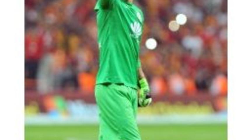 Kritik Ma&ccedil;ta G&ouml;zler Muslera Ve Julıo Cesar&rsquo;da