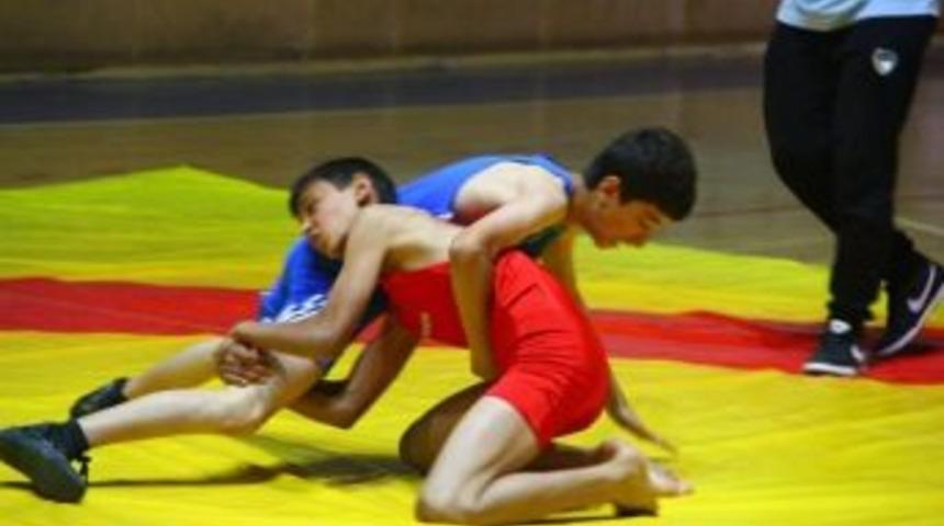 Minderde Kıran Kırana G&uuml;reş