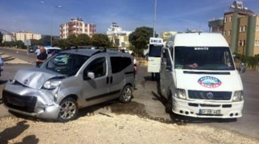 Kilis&rsquo;te Trafik Kazası: 2 Yaralı