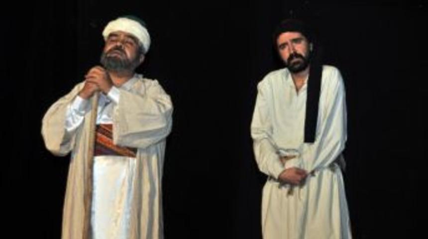 Mamak Kent Tiyatrosu &ldquo;yunus Emre&rdquo; Oyunuyla Perdelerini A&ccedil;tı