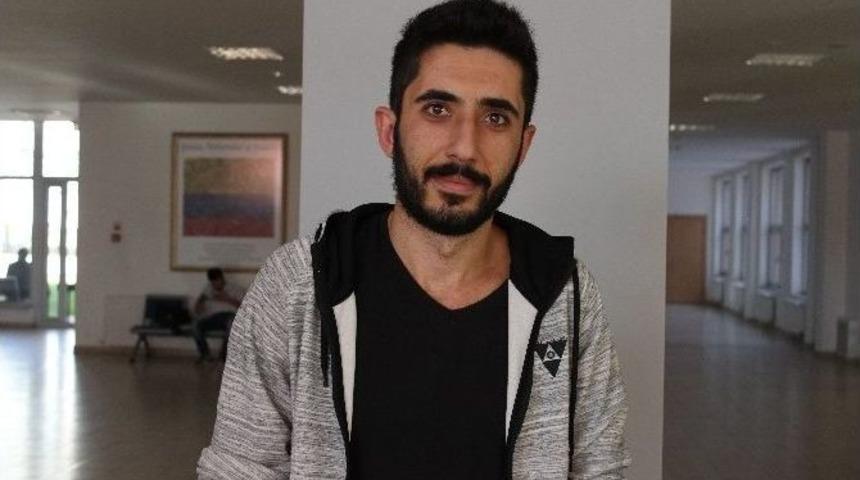 Sosyal Medya Gen&ccedil;lerin Oy Verme Davranışını Etkiliyor