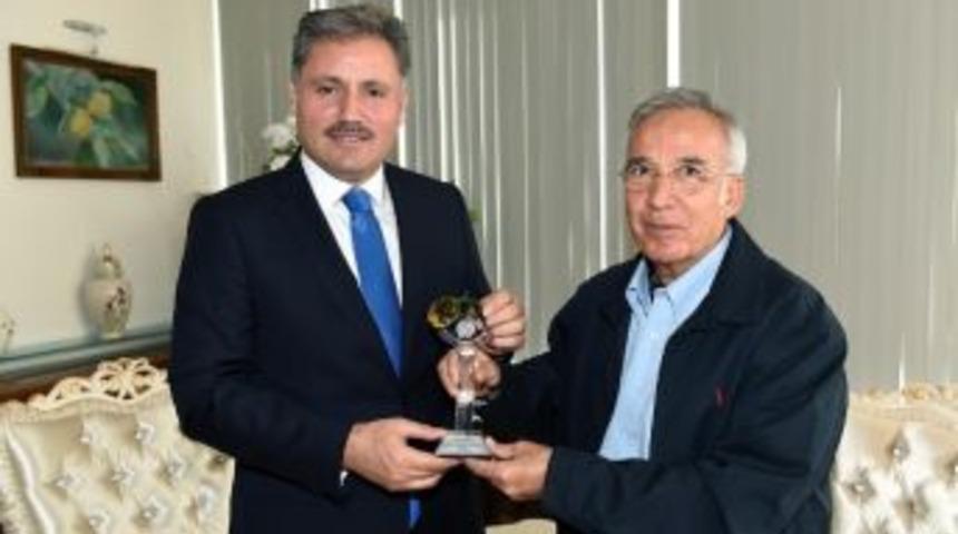 Gazeteci Yavuz Donat, Başkan &Ccedil;akır&rsquo;ı Ziyaret Etti