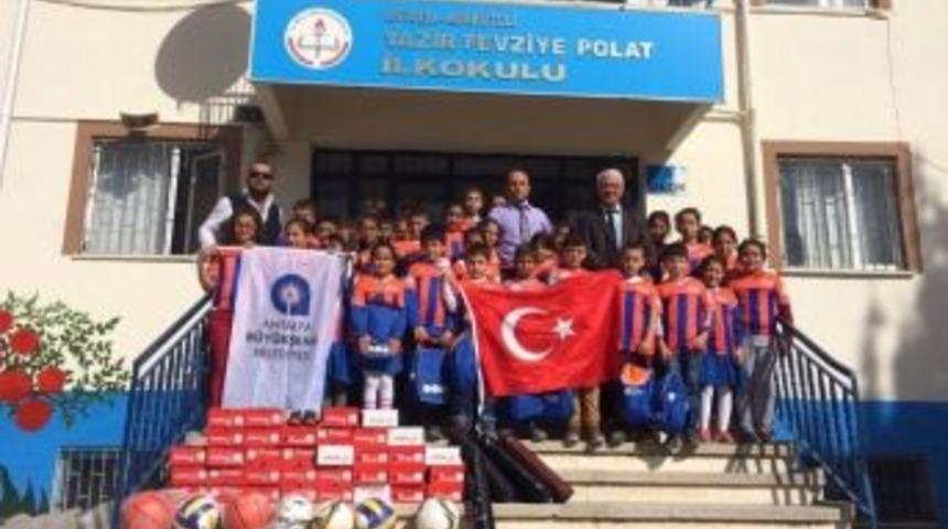 B&uuml;y&uuml;kşehir Belediyesinden Yazır Fevziye Polat İlkokuluna Malzeme Yardımı