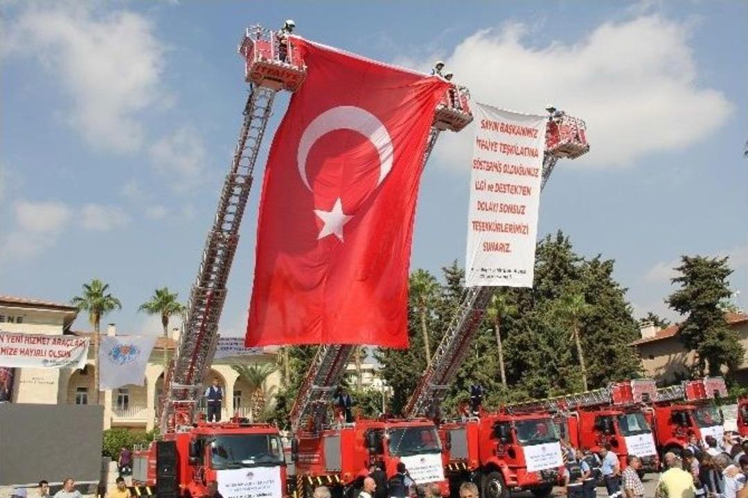 B&uuml;y&uuml;kşehir Belediyesi 33 İtfaiye Aracı Ve 84 Bin Zeytin Fidanı Dağıttı