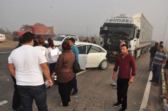 Çanakkale’de Sis Sebebiyle Zincirleme Trafik Kazası: 1 Yaralı