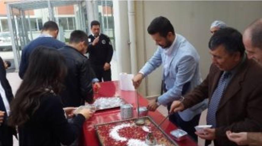 Lapseki Myo&rsquo;da Aşure İkramı