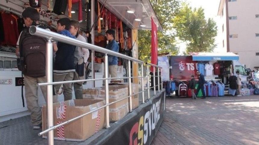 Galatasaray İle Trabzon Gezici Mağazaları Tavşanlı&rsquo;da