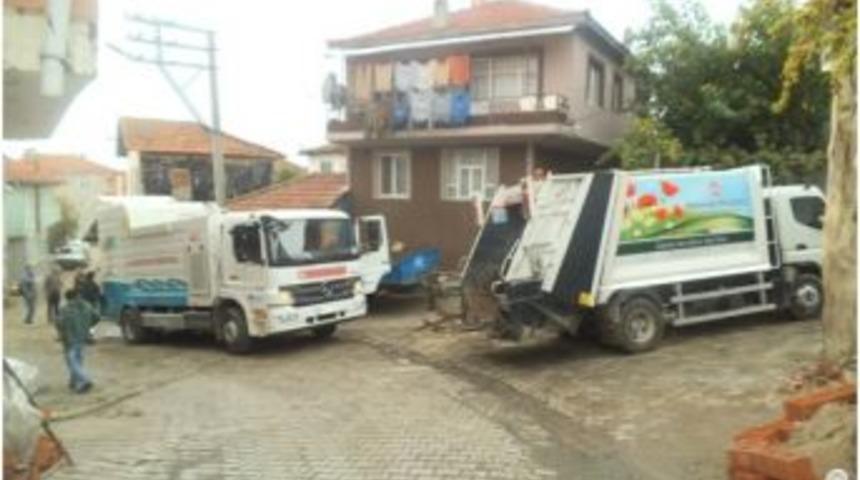 Orhangazi&rsquo;deki &Ccedil;&ouml;p Konteynırları Temizleniyor