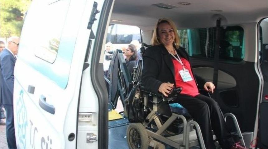 Engelli Vatandaşları Taşıyacak Ara&ccedil;lar Tanıtıldı