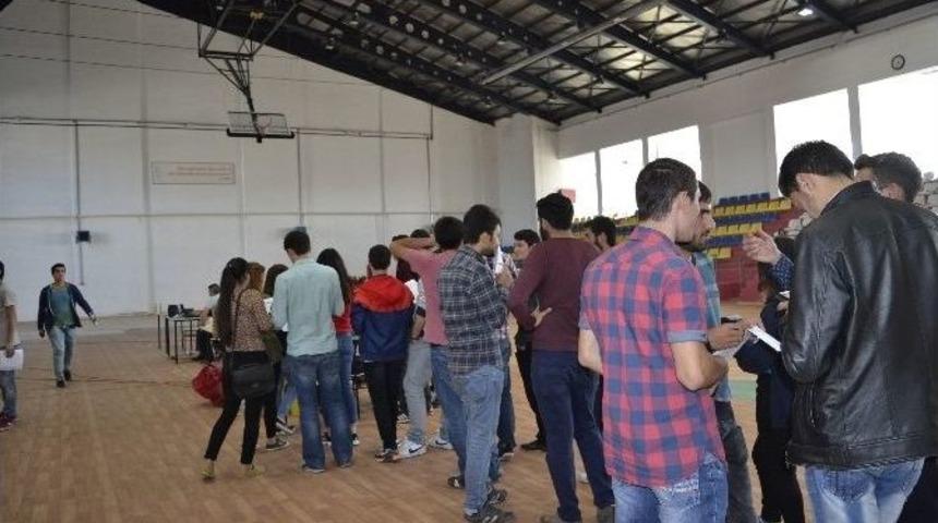 &Uuml;niversite &Ouml;ğrencileri Kan Vermek İ&ccedil;in Sıraya Girdi