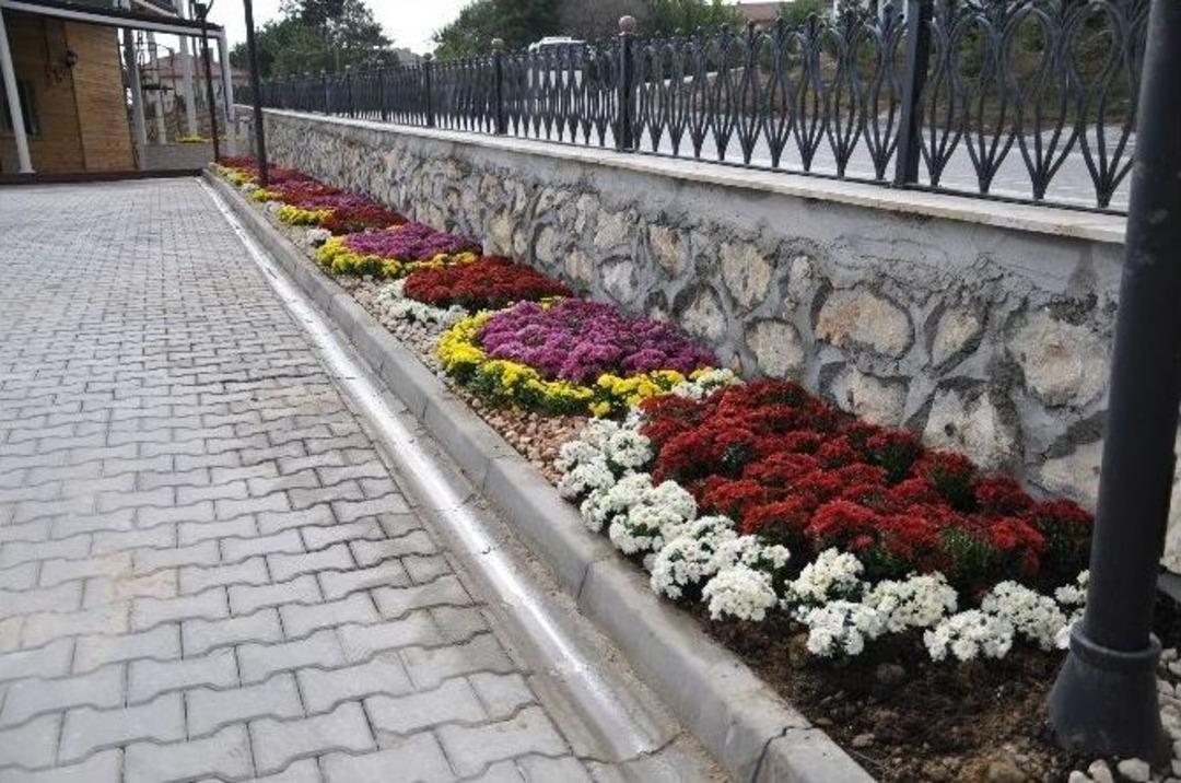 Yeni Projeler &Ccedil;i&ccedil;eklerle S&uuml;sleniyor