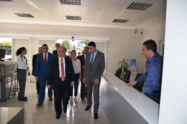 Vali Kamçı, Cmc Malatya Operasyon Merkezi’ni Ziyaret Etti