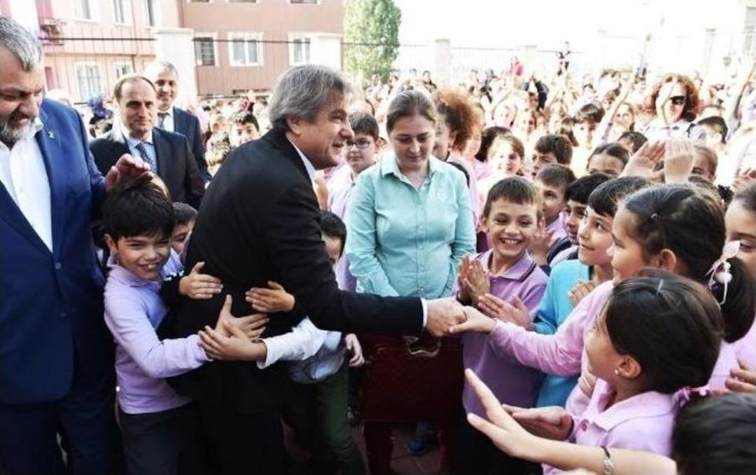 Başkan Demircan İhsan Şerif İlk&ouml;ğretim Okulu&rsquo;nu Ziyaret Etti