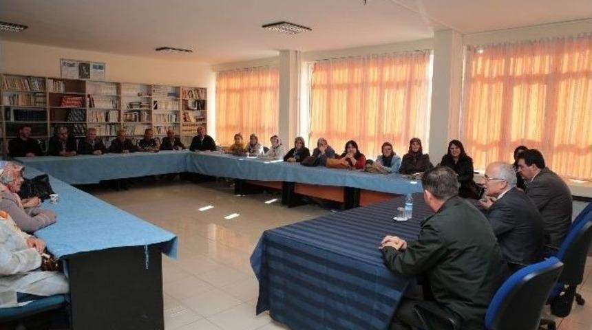 Vali Tuna, &lsquo;kariyer G&uuml;nleri&rsquo; Etkinliğinde &Ouml;ğrencilere Ders Verdi