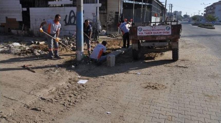Nazilli&rsquo;de Yol Tamirat Bakım Ekibi &Ccedil;alışmalarını S&uuml;rd&uuml;r&uuml;yor