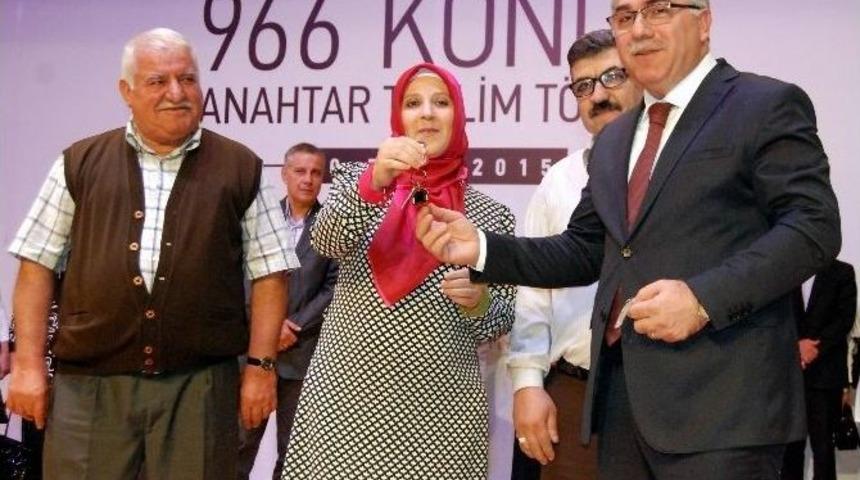 Toki Başkanı, Konut Anahtar Teslimi Yaptı