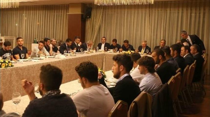 Fenerbah&ccedil;eli Oyunculardan Yıldırım&rsquo;a Galibiyet S&ouml;z&uuml;