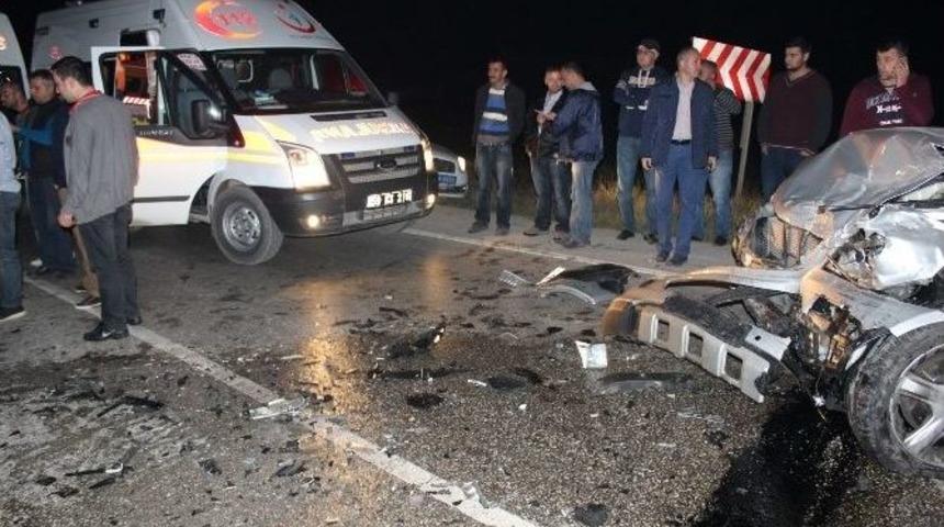 Hatalı Sollama Kazaya Yol A&ccedil;tı: 2 Yaralı