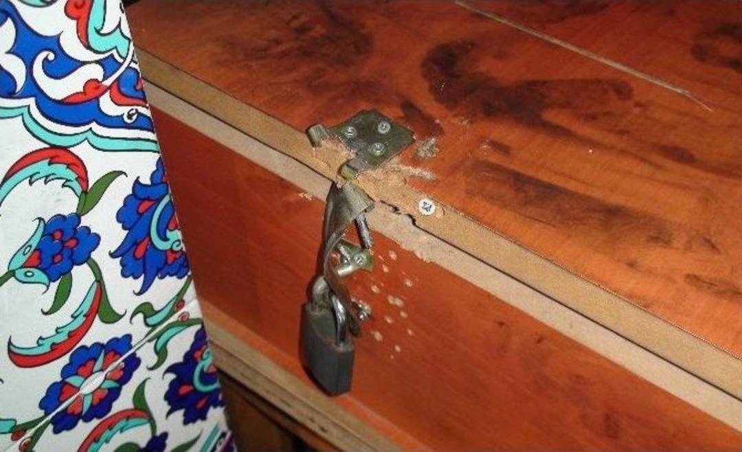 (&ouml;zel Haber) İmamın Odasındaki Bilgisayarı &Ccedil;aldılar