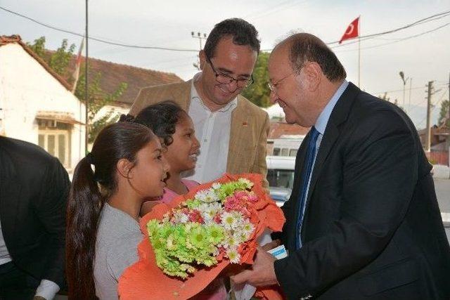 Başkan Özakcan; “halkımıza Bir Telefon Uzaklığındayız”