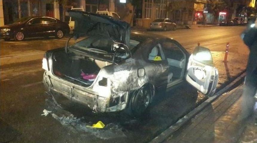 Park Halindeki L&uuml;ks Ara&ccedil; Park Yandı