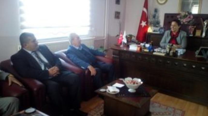 Zeki &Ccedil;akan, Saltukova Belediye Başkanını Makamında Ziyaret Etti