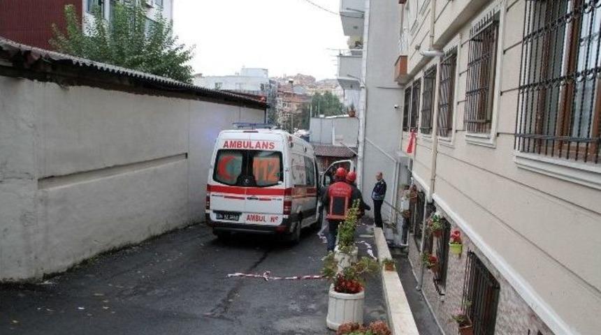 Minib&uuml;s&uuml;n Altında Metrelerce S&uuml;r&uuml;klenen Yaşlı Kadın &Ouml;ld&uuml;