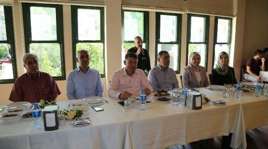 &Ccedil;elikcan Ak Parti Y&uuml;reğir Teşkilatı İle Yemekte Buluştu