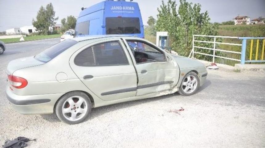Manavgat&rsquo;ta Motosiklet İle Otomobile &Ccedil;arpıştı: 1 Yaralı