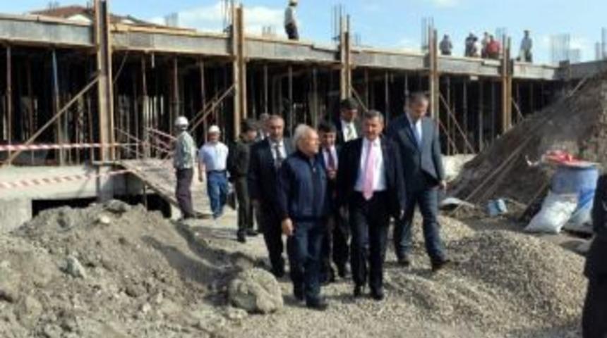 Vali Yılmaz, 200 &Ouml;ğrenci Kapasiteli Yurdun İnşaatını İnceledi