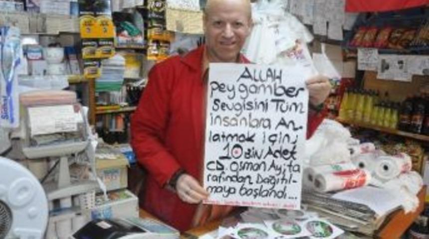 G&ouml;lc&uuml;kl&uuml; Esnaf, D&uuml;kkanına Gelenlere Peygamber Sevgisini Anlatan Cd&rsquo;ler Dağıtıyor