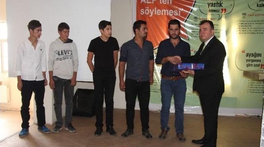 Şırnak&rsquo;ta 13 Şehit &Ccedil;ocuğuna Bilgisayar Verildi