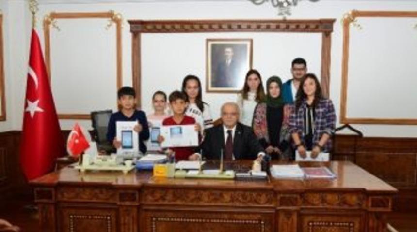 Şehit &Ccedil;ocuklarına Vali Şent&uuml;rk&rsquo;den Bilgisayar