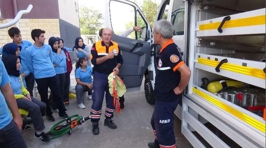 Hayat Kurtarmayı Uygulamalı Olarak &Ouml;ğreniyorlar