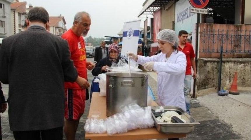 Biga Belediyesi Aşure Dağıttı
