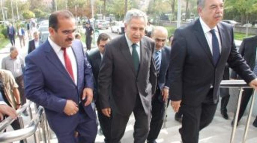 B&uuml;lent Arın&ccedil; Avukatların Yemin T&ouml;renine Katıldı