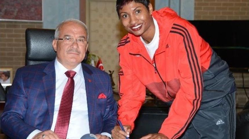 Atlanta Dream&rsquo;in Yıldız Oyuncusu Angel Mccoughtry Mersin B&uuml;y&uuml;kşehir&rsquo;de