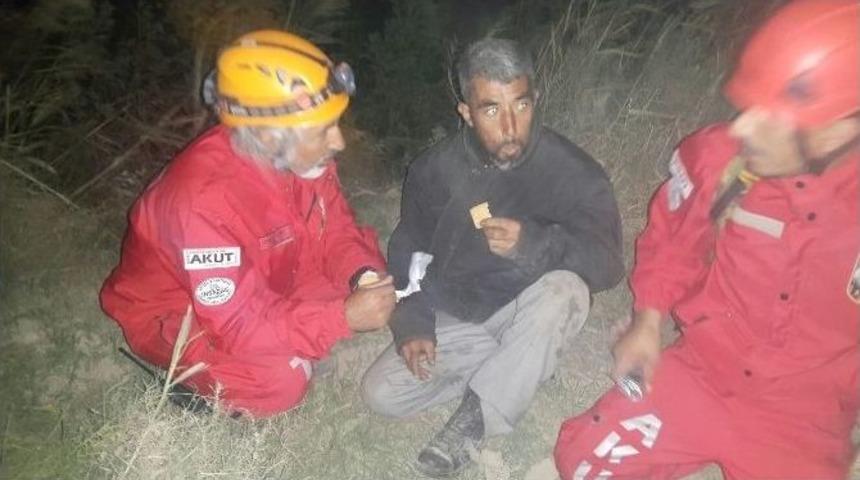 4 G&uuml;nd&uuml;r Kayıp Olan &Ccedil;obanı Kuşadası Akut Ekipleri Buldu
