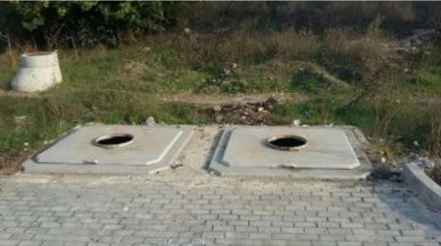 &Ccedil;&ouml;p Konteynırlarının Kapaklarını &Ccedil;aldılar